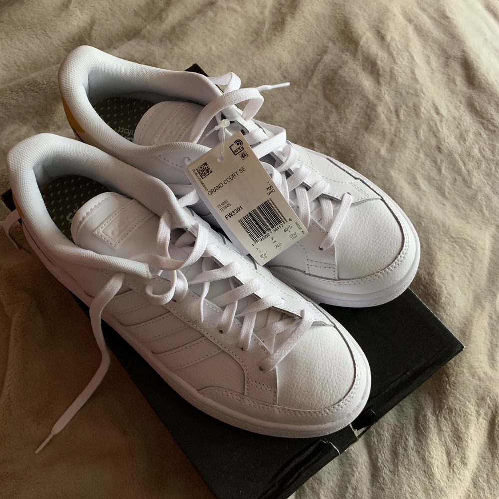 NIB/NWT Adidas Grand Court SE - size 8.5